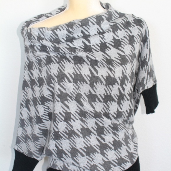 Y Apparel U.S.A Sweaters - Houndstooth Check pattern Sweater Top
